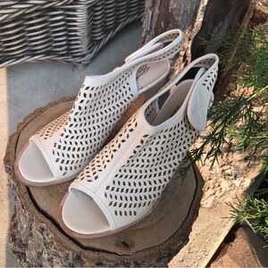 Pink Martini Size 39 EUR 8-8.5 US Cream Wedge Sandals with Perforated Design